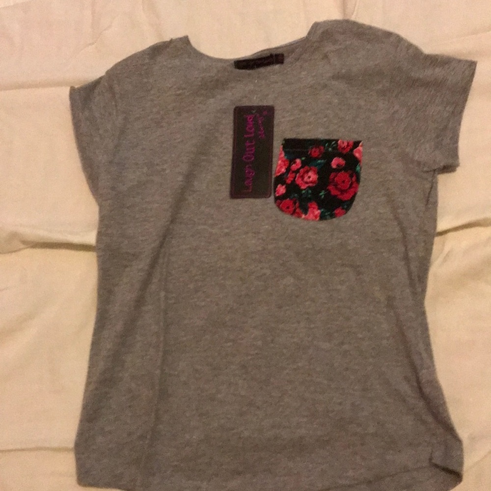 Gray shirt with rose pocket
